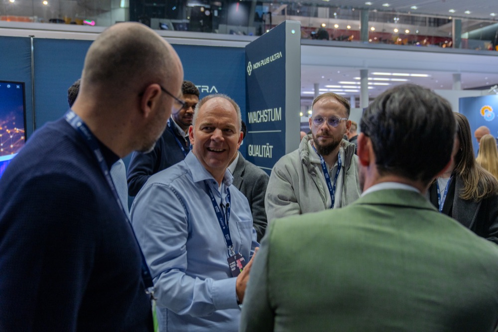 Austausch am NPU-Stand bei This is Marketing